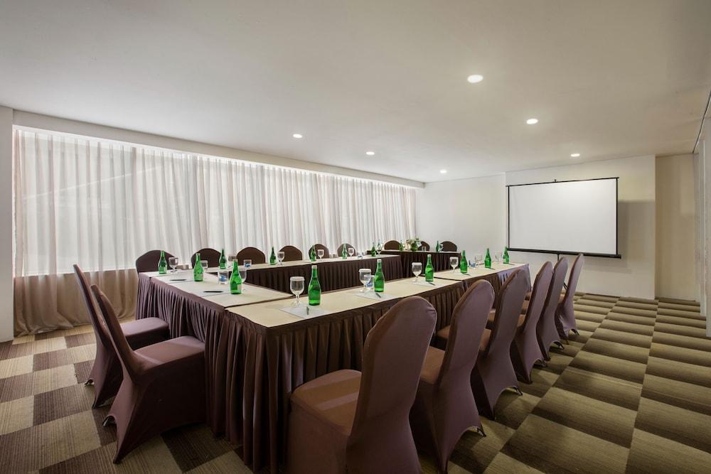 Hotel Grandhika Iskandarsyah Jakarta Exterior foto