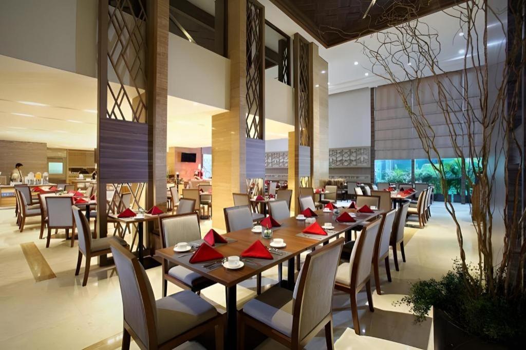 Hotel Grandhika Iskandarsyah Jakarta Exterior foto