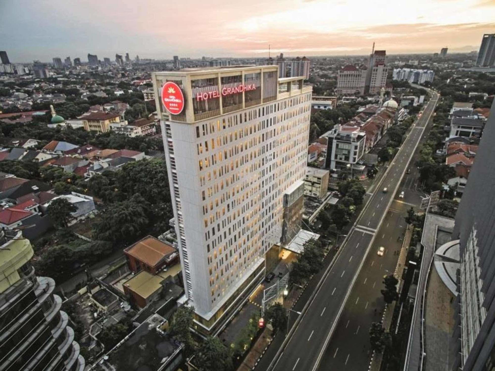 Hotel Grandhika Iskandarsyah Jakarta Exterior foto